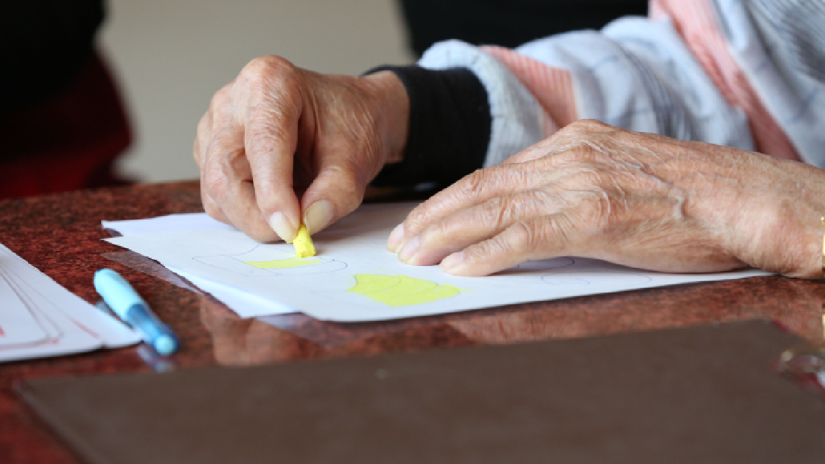 Nova pesquisa revela qual proteína pode acelerar o avanço do Alzheimer (Foto: JIUN-JE LIN/ Pexels)