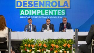 Ministro da Fazenda Dario Durigan e auxiliares explicar o Desenrola Adimplentes