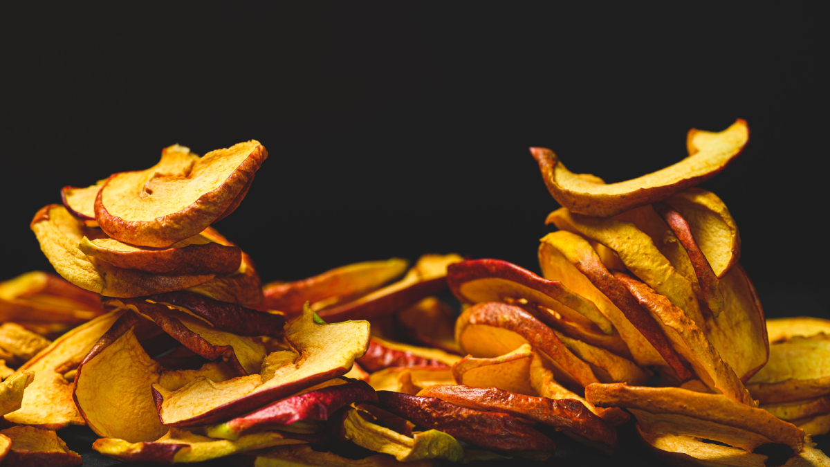 Pequenas porções de frutas liofilizadas podem concentrar o equivalente a várias frutas frescas (Foto: Jana Ohajdova/ Pexels)