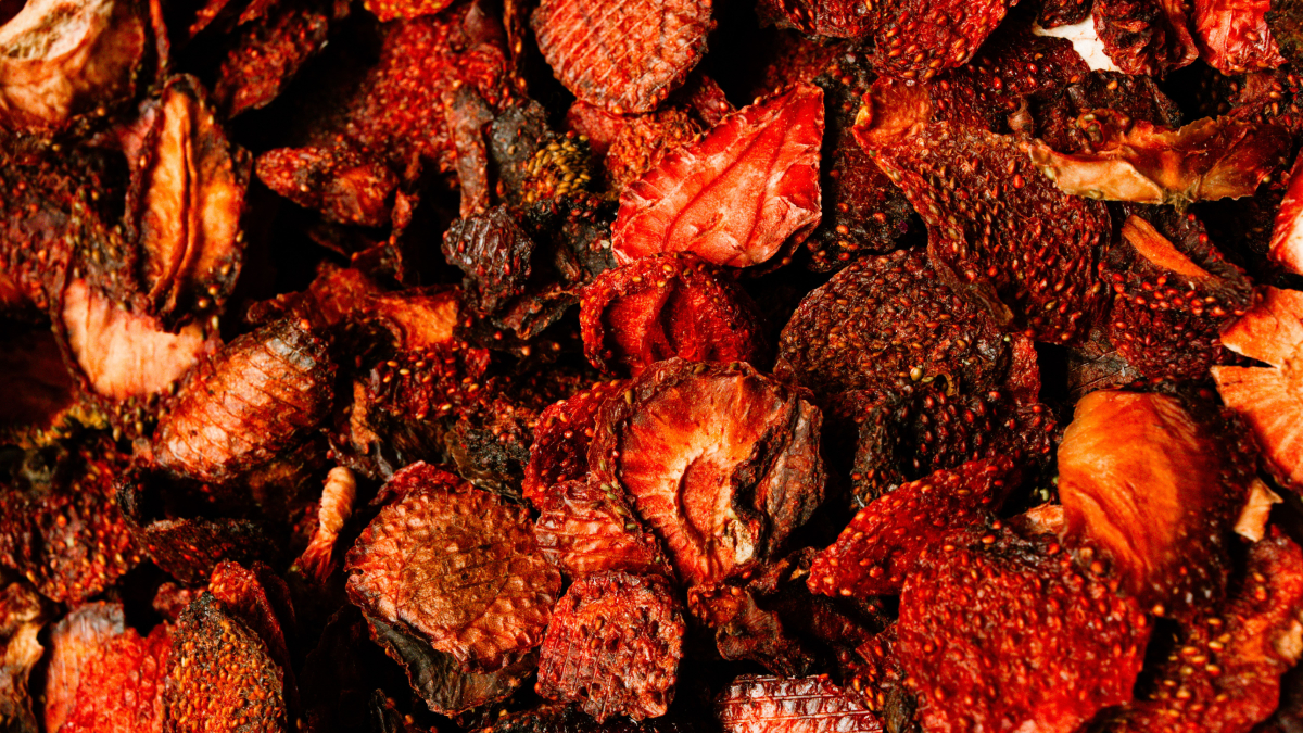 Apesar dos benefícios, frutas liofilizadas não substituem completamente as frutas frescas na alimentação diária (Foto: Şeyhmus Kino/ Pexels)