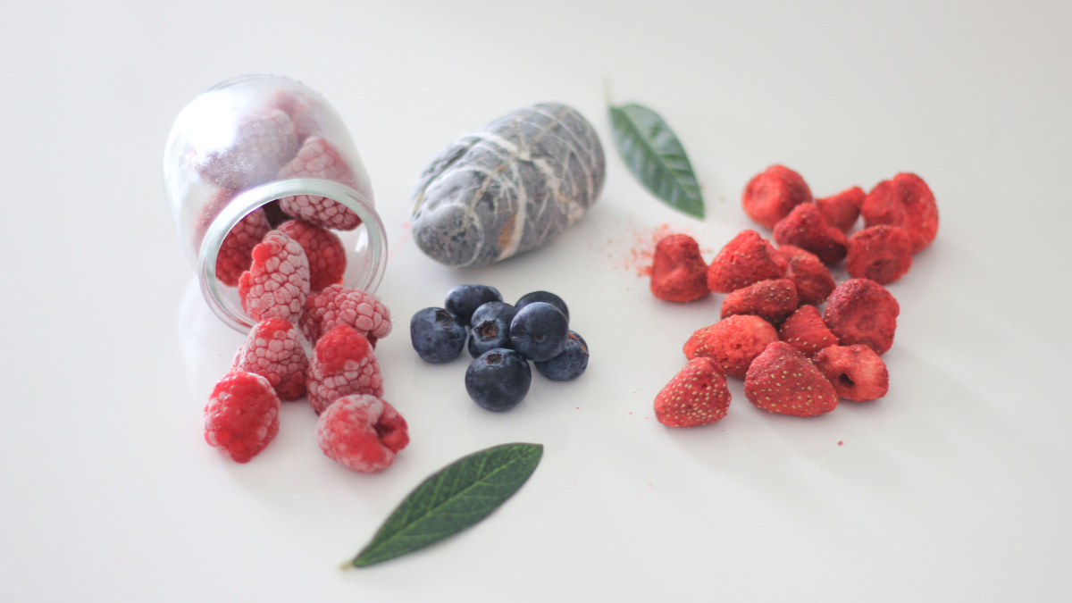 Com textura crocante e sabor intenso, as frutas liofilizadas conquistam consumidores que buscam praticidade no dia a dia (Foto: carlos lopez/ Pexels)