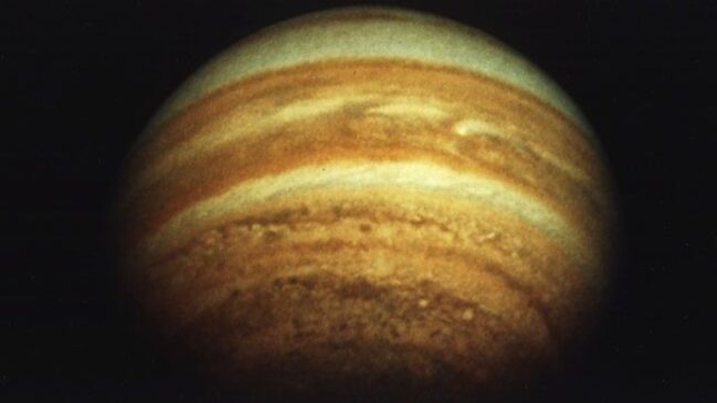 Imagem de 1974 foi uma das primeiras fotos de Júpiter feita pela sonda Pioneer 11, marco da astronomia no planeta (Foto: Divulgação/NASA)