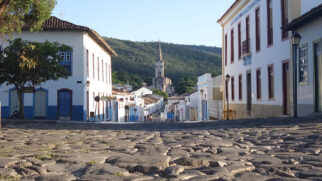 Cidades históricas pouco conhecidas preservam casarões, ruas de pedra e séculos de história longe das multidões (Foto: Josue Marinho/ Wikimedia Commons)