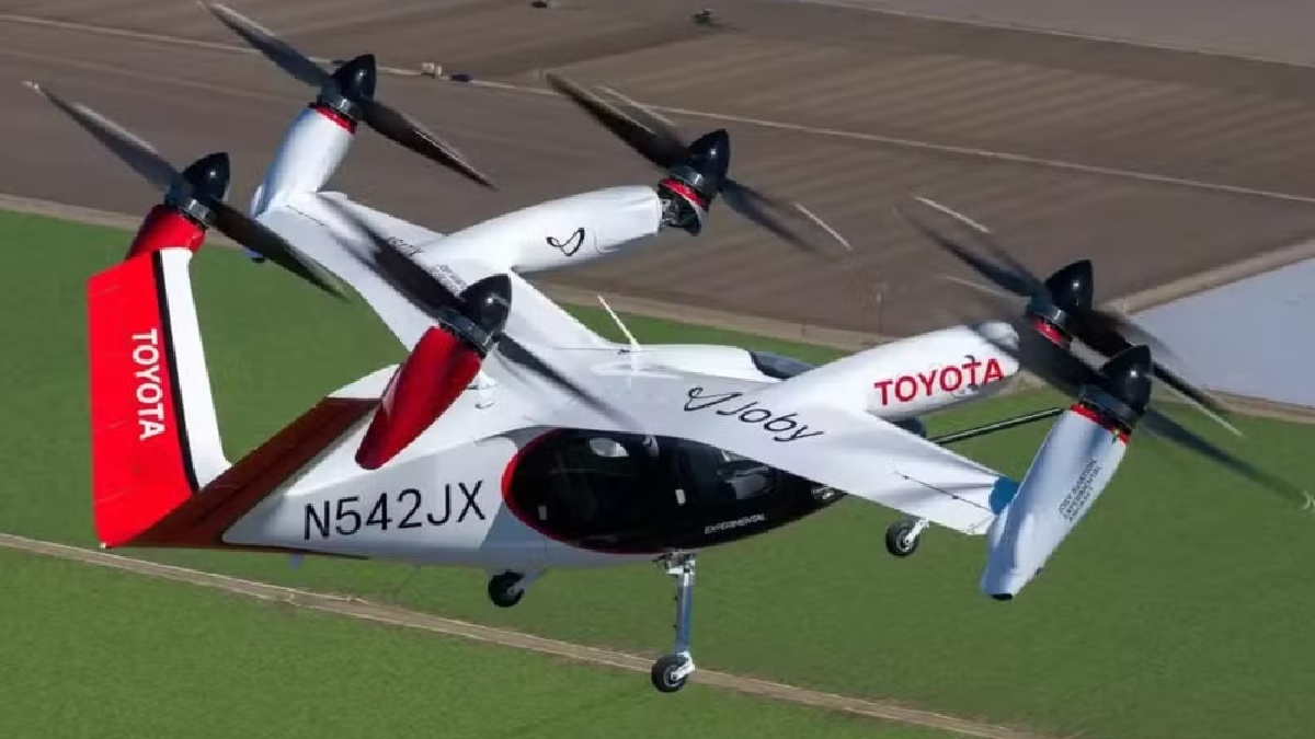 Veículo possui autonomia de até 240 km em uma única carga/Divulgação/Toyota