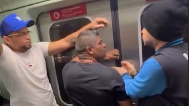 Passageiros forçam abertura em trem da Linha 12-Safira/MyHoodBr