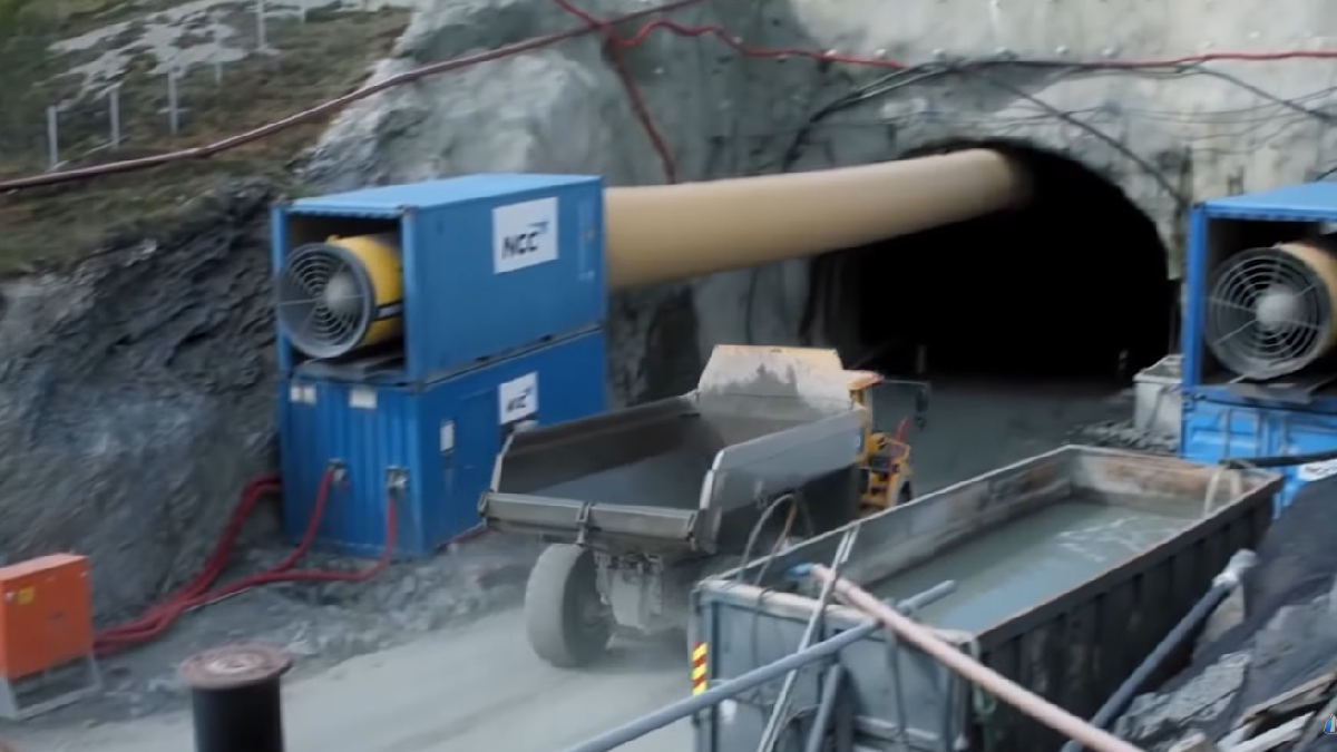 As obras do túnel E39 Rogfast avançam na Noruega, em um projeto que desafia os limites da engenharia sob o mar (Reprodução: Mega Structures/ YouTube)