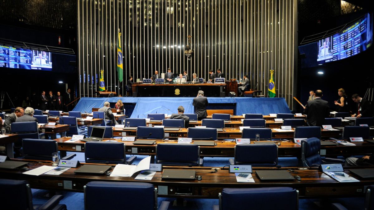 Matéria precisa passar pela Comissão de Educação antes de seguir para a Câmara dos Deputados