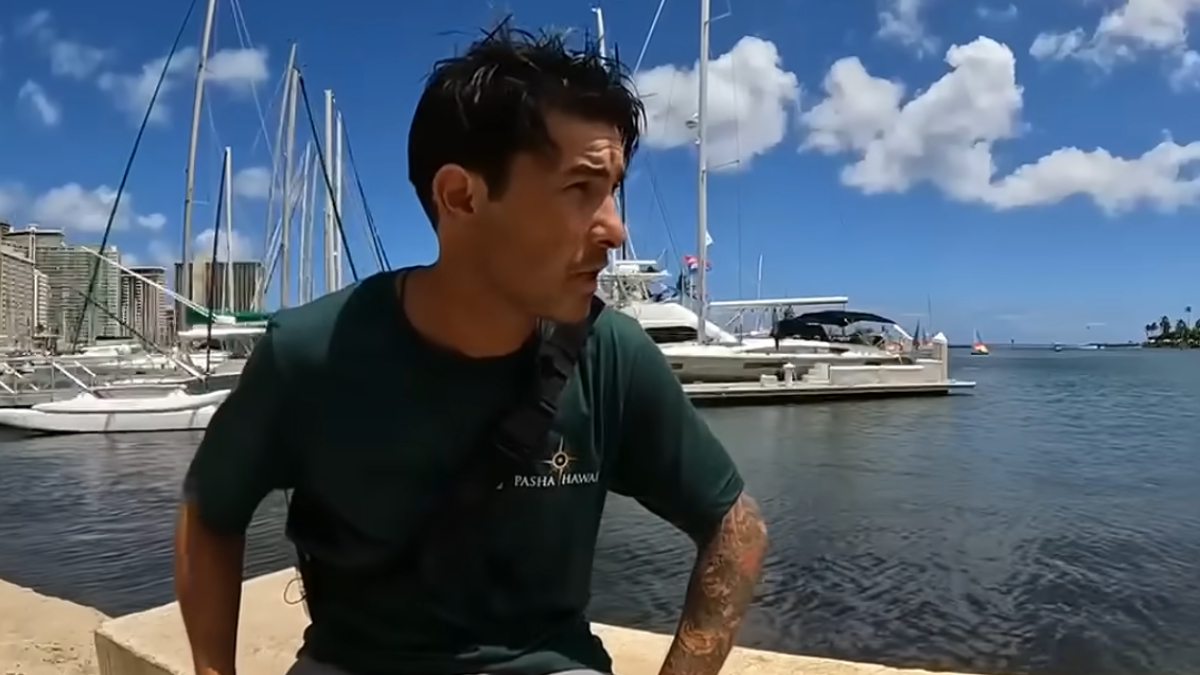 Encontrado vivo após mais de um mês à deriva, Kai Sato emocionou o mundo com sua história de sobrevivência (Reprodução: Hawaii News Now/ YouTube)