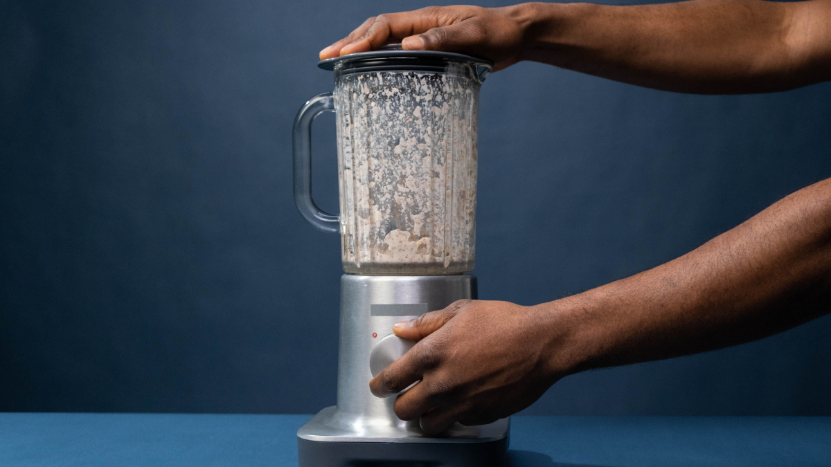 Bebida feita com batata-doce e maçã é uma alternativa prática para quem busca mais saciedade e energia (Foto: cottonbro studio/ Pexels)