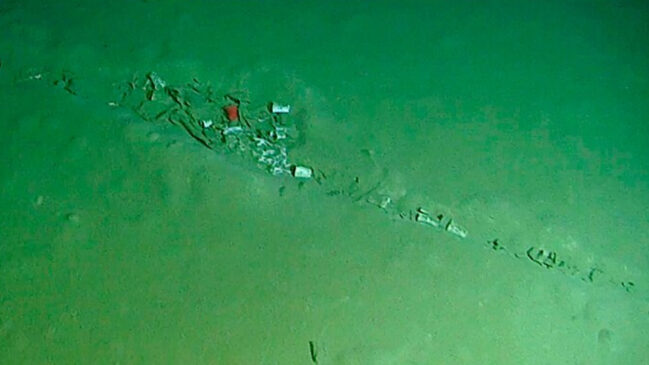 Expedição científica identificou lixo acumulado a mais de 5 quilômetros abaixo da superfície do Mar Mediterrâneo (Foto: Georg Hanke/ Wikimedia Commons)