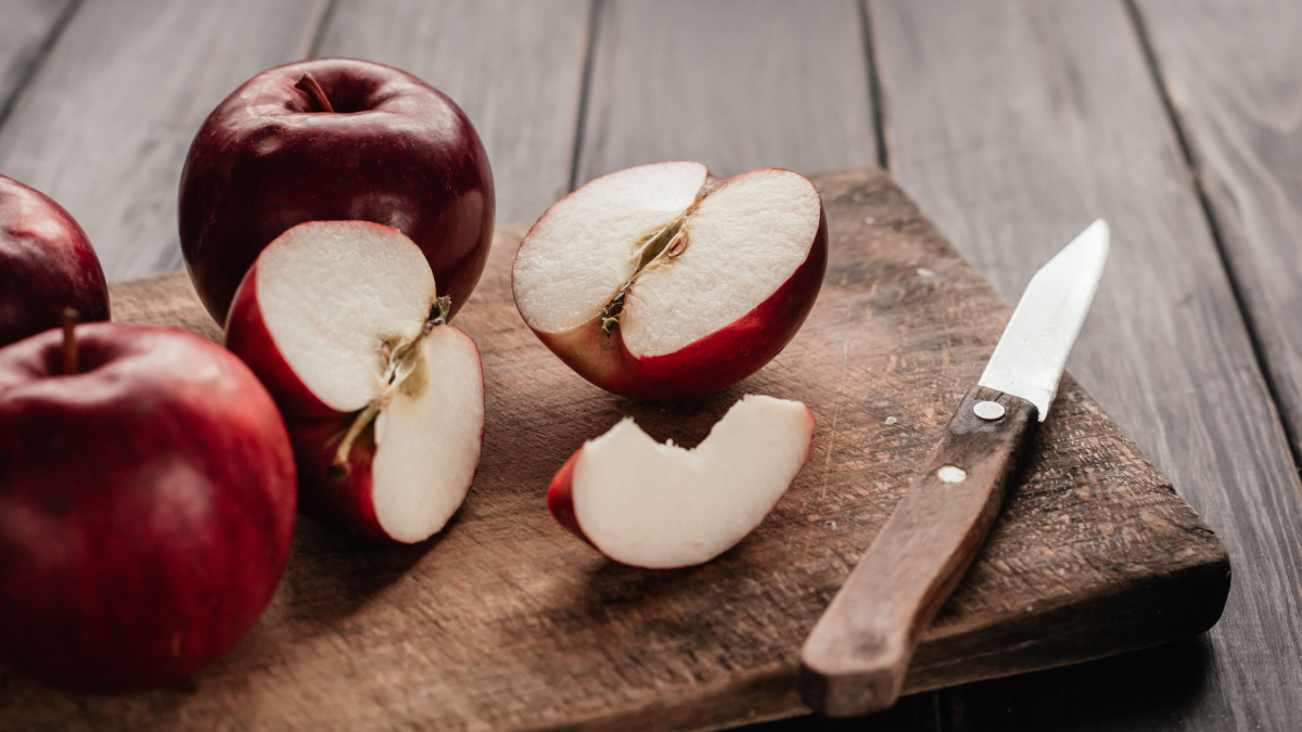 Além de saborosa, a vitamina de batata-doce com maçã oferece fibras, vitaminas e minerais importantes para o organismo (Foto: Julia Filirovska/ Pexels)