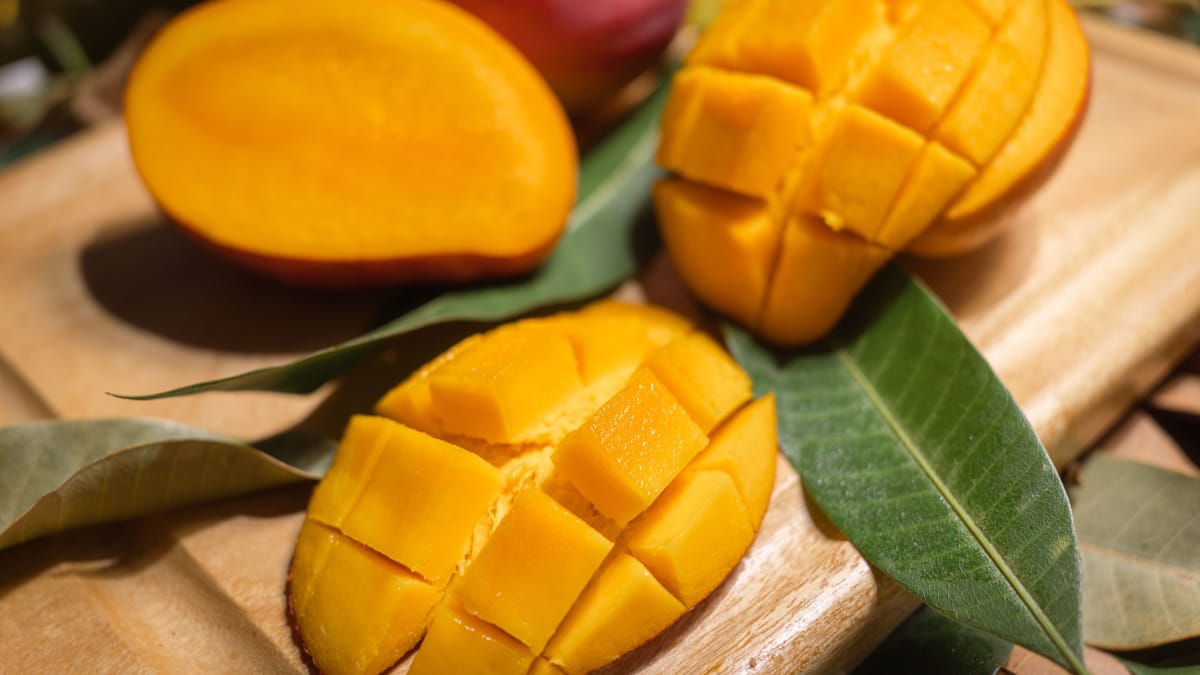 A manga é uma fruta rica em vitaminas e antioxidantes, mas também está entre as que apresentam maior teor de açúcar natural (Foto: Wil Carranza/ Pexels)