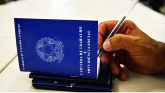 O desemprego recuou para 5,4%, atingindo a menor taxa desde 2012 / Marcello Casal Jr/Agência Brasil