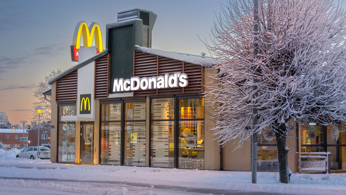 A unidade do McDonald's virou referência mundial ao integrar um sítio arqueológico à estrutura do restaurante (Foto: Olavi Anttila/ Pexels)