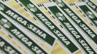 Aposta individual da Mega-Sena custa R$ 6 (Crédito: Marcello Casal Jr., Agência Brasil)