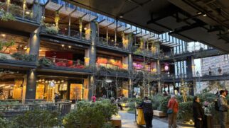 Mercado Urbano Tobalaba reúne restaurantes, cafeterias e lojas em Santiago.