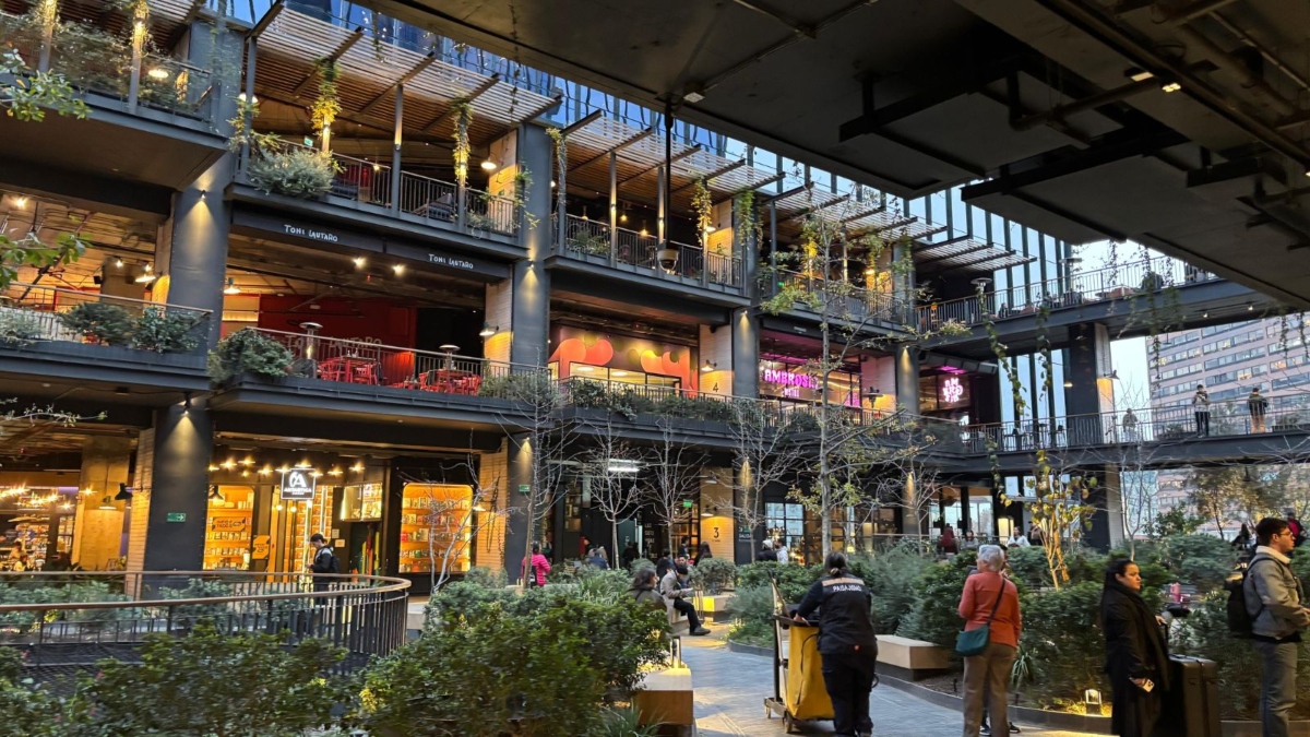 Mercado Urbano Tobalaba reúne restaurantes, cafeterias e lojas em Santiago.