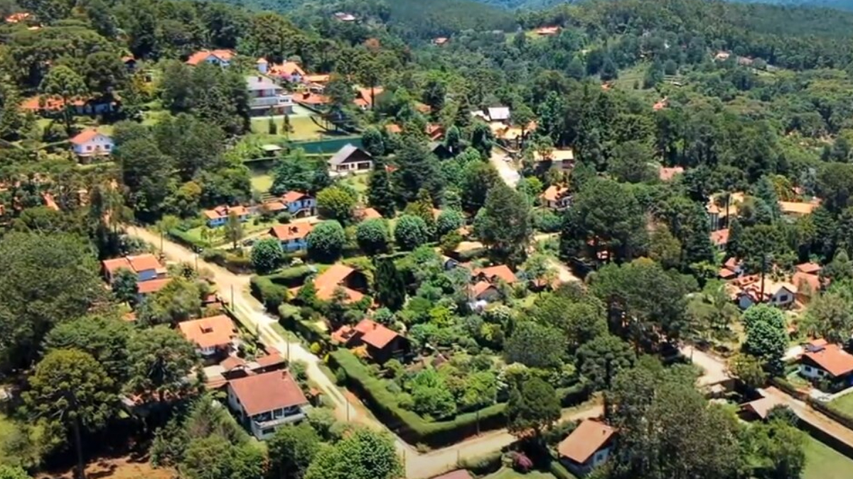 O destino mineiro é conhecido pelas paisagens serranas e pelos restaurantes especializados em fondue (Foto: BruxelasDaBelgica/ Wikimedia Commons)
