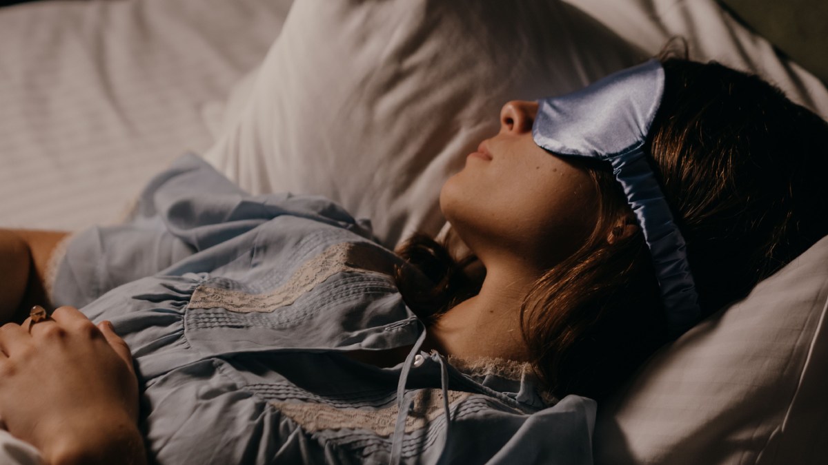 O hábito interrompe o despertar e confunde o relógio biológico (Foto: Polina/Pexels)