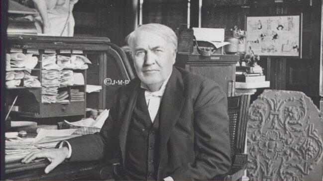 Thomas Edison (1847–1931) foi um prolífico inventor e empresário norte-americano. NPS Photo - NPGallery-Wikimedia-Commons
