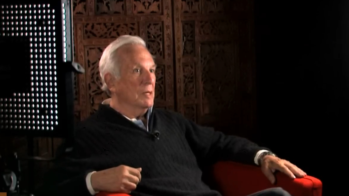 A frase de Nathaniel Branden convida à reflexão sobre autoestima, autoconhecimento e desenvolvimento pessoal (Reprodução: ReasonTv/ YouTube)