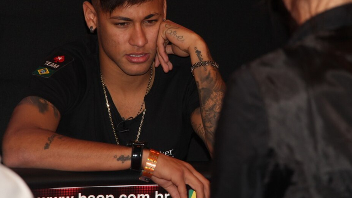 Neymar é um dos atletas que mais demonstram publicamente sua paixão pelo poker, participando de torneios e partidas ao redor do mundo (Foto: Renan Katayama/ Wikimedia Commons)