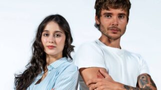 O elenco reúne João Lucas no papel de Percy Jackson, Marianna Alexandre como Annabeth Chase, Fernando Caruso interpretando Sr. D e Thales Cesar como Grover Underwood