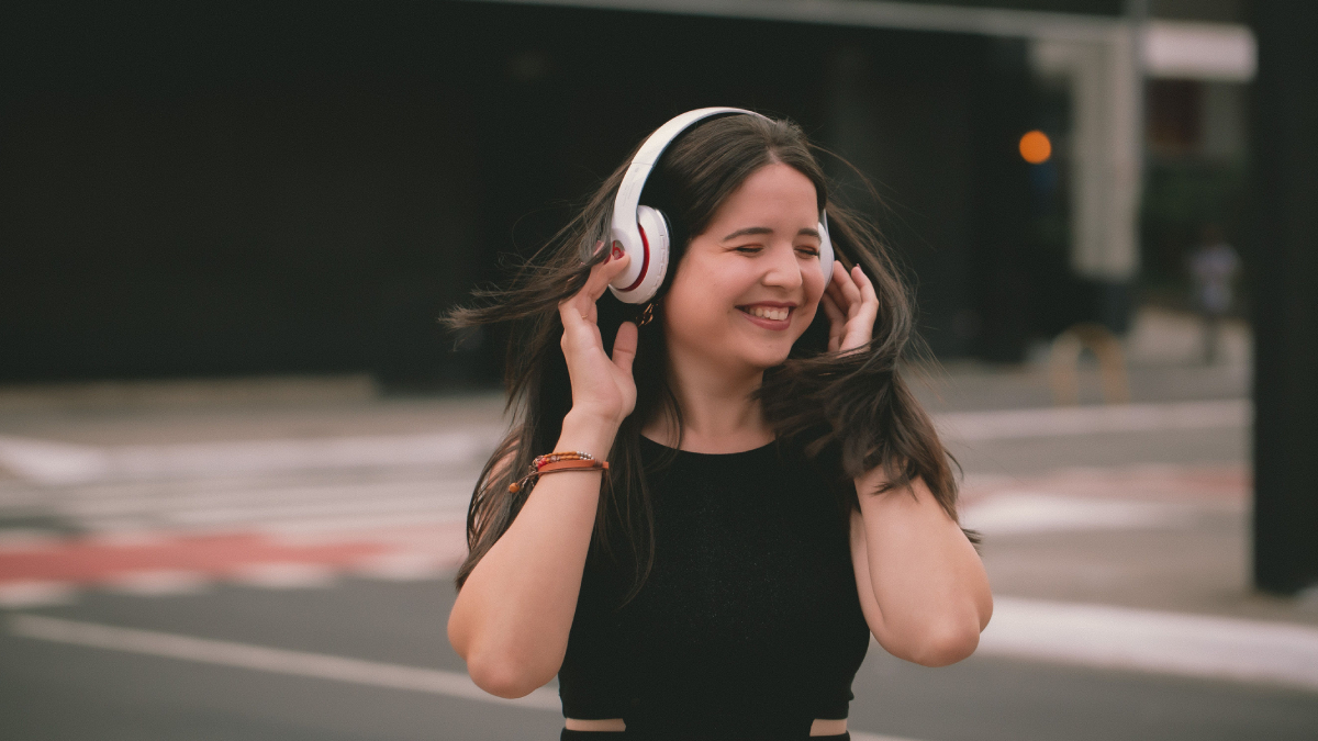 Pesquisas indicam que a música contribui para reduzir a ansiedade e aumentar a sensação de bem-estar (Foto: Marcelo Chagas/ Pexels)