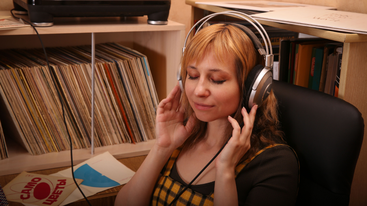 Uma simples melodia pode despertar lembranças, reduzir o estresse e ativar emoções, apontam estudos (Foto: Vika Glitter/ Pexels)
