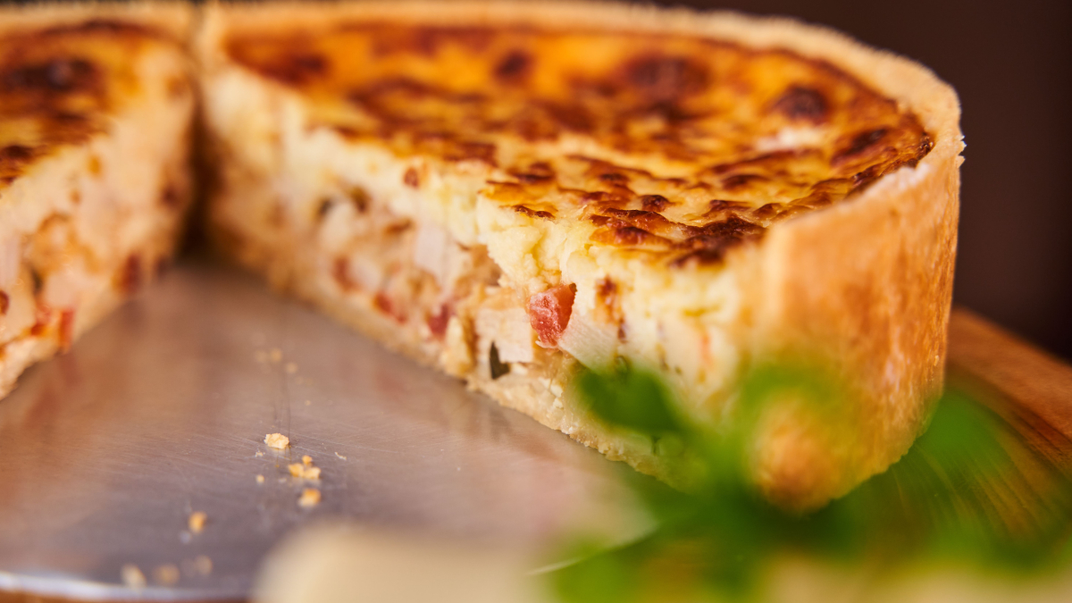 A torta de palmito é uma das receitas mais tradicionais para aproveitar o sabor e a textura do palmito pupunha (Foto: Bia Metidieri/ Pexels)
