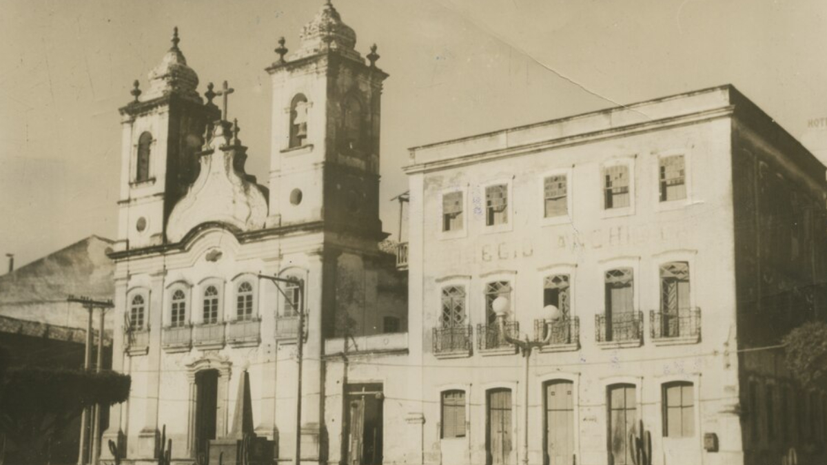 Arquitetura preservada, igrejas centenárias e paisagens encantadoras fazem dessas cidades verdadeiras viagens no tempo (Foto: Wikimedia Commons)
