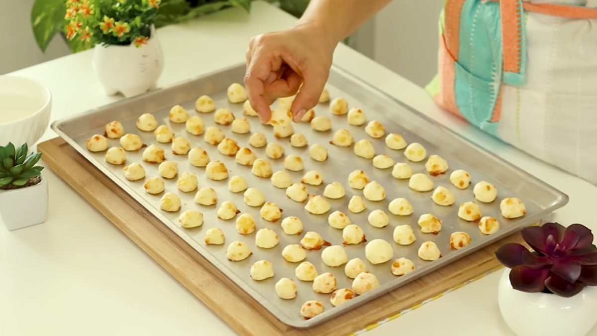 A receita combina com geleia de pimenta, mel ou até uma porção de pipoca tradicional (Foto: Reprodução YouTube/Dika da Naka)
