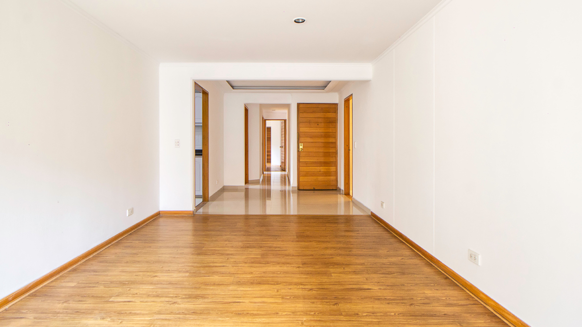 Com alguns cuidados simples, é possível manter o piso laminado bonito por muitos anos (Foto: Gustavo Galeano Maz/ Pexels)