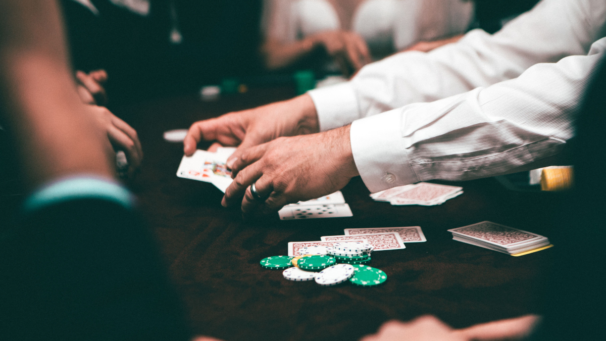 Muito além dos gramados, Neymar também se destaca pela paixão pelo poker (Foto: Javon Swaby/ Pexels)