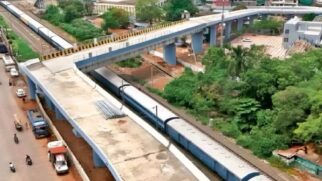 Ponte de quase 90 graus foi construída em Bhopal, no estado de Madhya Pradesh, na Índia. (Foto: Reprodução X)