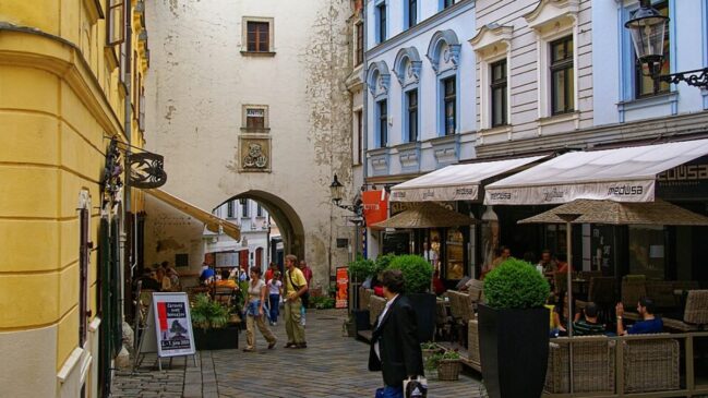 Portão de São Miguel (Michalská Brána) Eslováquia - (Foto_ Txllxt TxllxT_Wikimedia Commons)