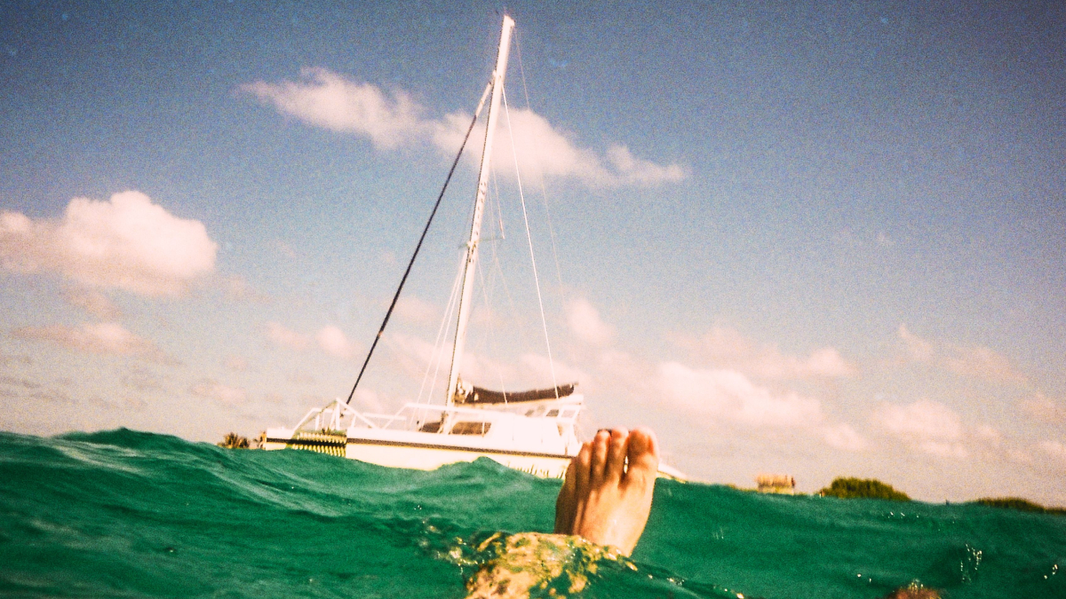 Destino ainda pouco explorado por brasileiros, Caye Caulker chama atenção pelas águas cristalinas (Foto: Jeffrey Czum/ Pexels)