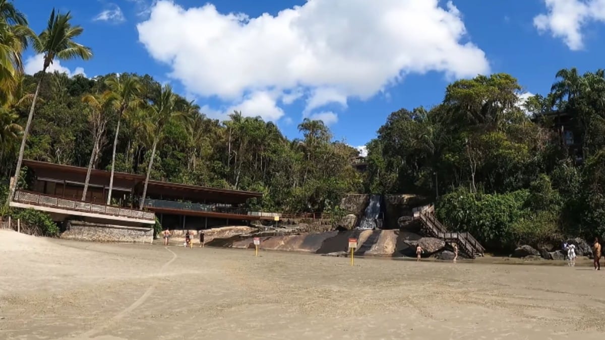 Praia-do-Iporanga-Guaruja-SP-Foto_-Reproducao-YouTube_Vivencia-Presente-1-1