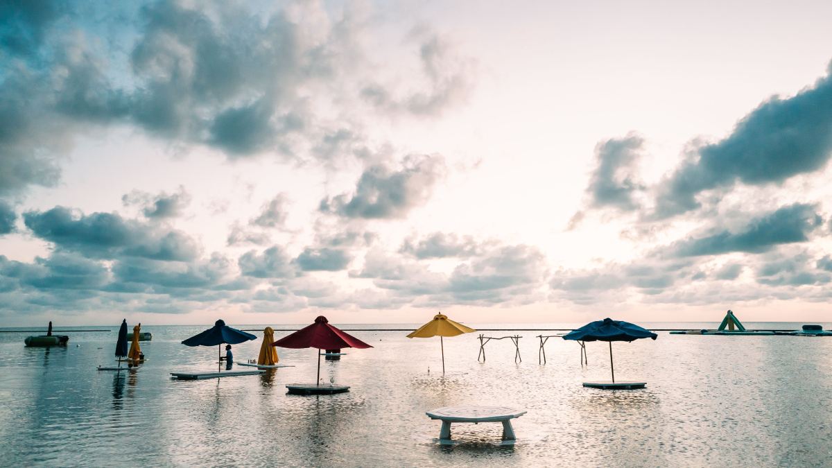 Com águas transparentes e atmosfera descontraída, Caye Caulker se destaca como um dos segredos de Belize (Foto: Roy Serafin- Pexels