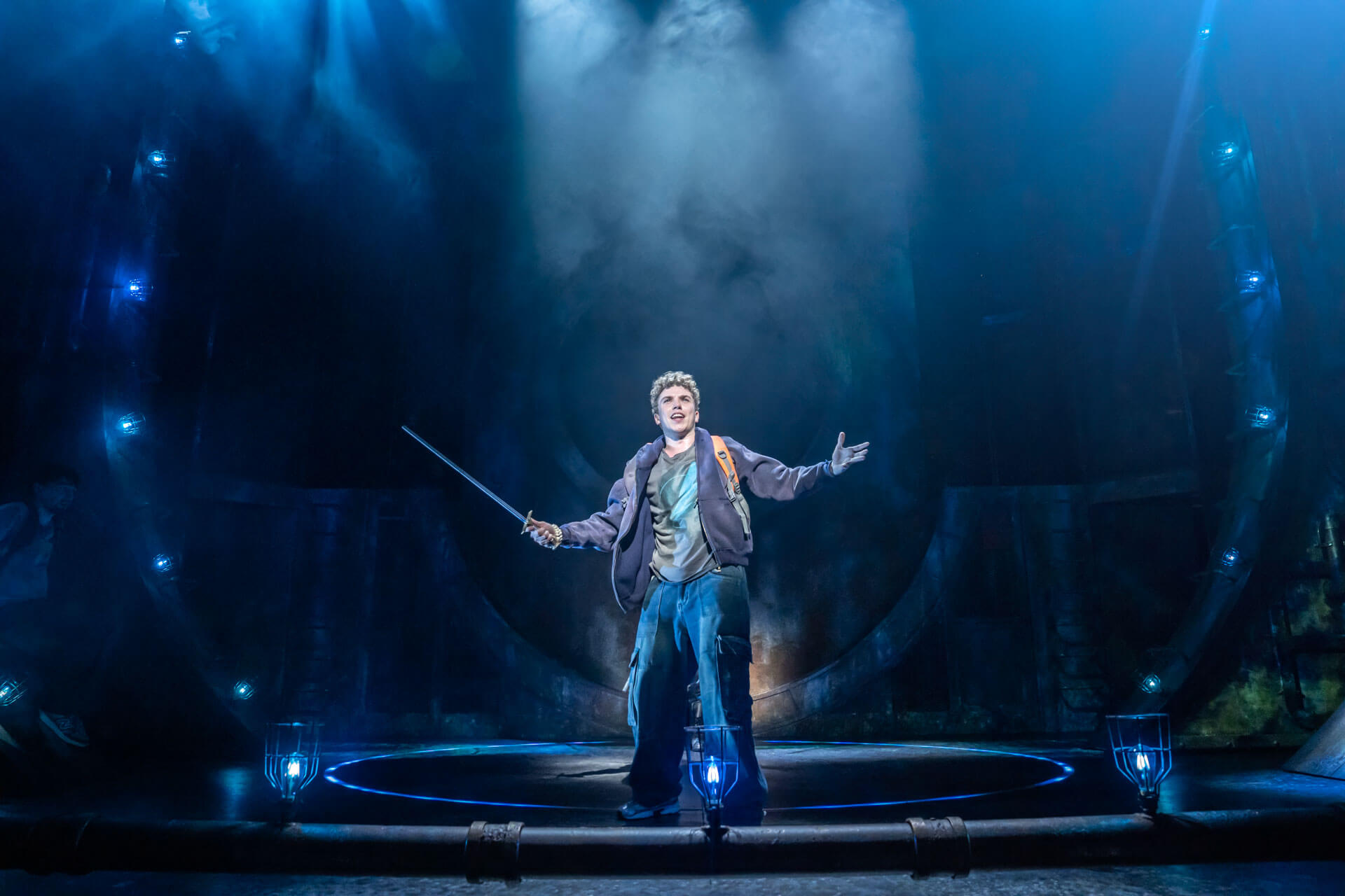 Inspirado no primeiro livro da famosa saga literária, Percy Jackson – O Ladrão de Raios: O Musical estreia em 10 de outubro de 2026, no Teatro Liberdade, em São Paulo