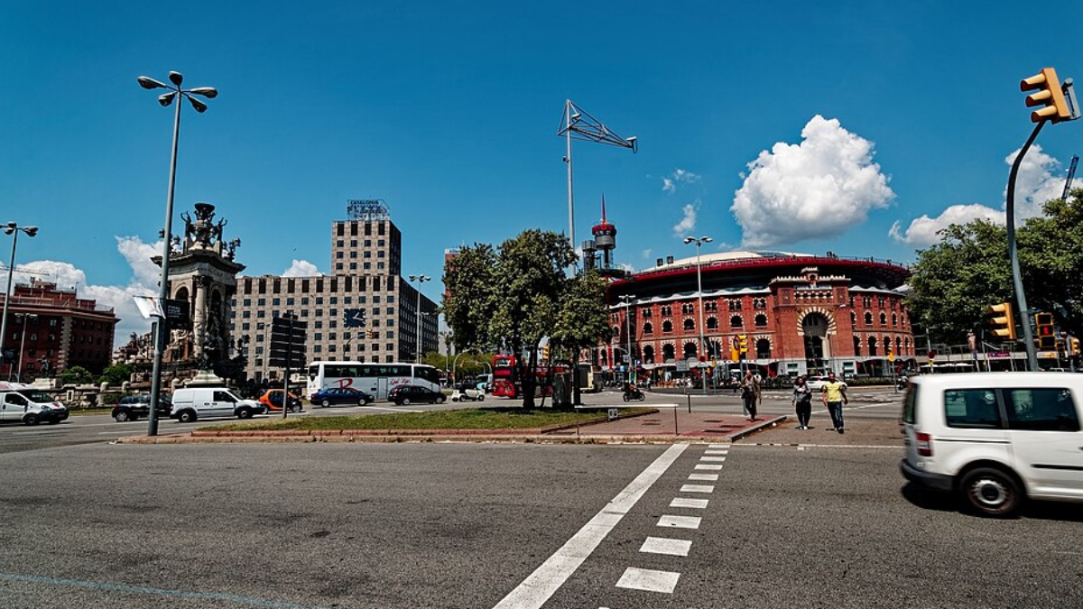 Capital catalã testa solução inovadora que pode transformar resíduos agrícolas em aliados no combate às mudanças climáticas (Foto: Txllxt TxllxT/ Wikimedia Commons)