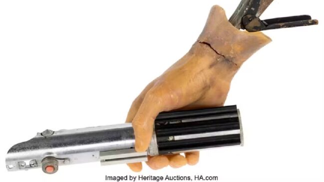 Sabre de luz usado na cena "Eu sou seu pai" é vendido por 19 milhões/Reprodução/Heritage Auctions