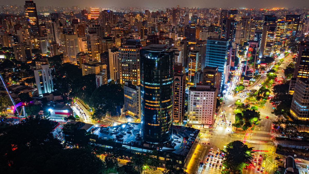 O turismo internacional movimenta destinos brasileiros conhecidos por suas belezas naturais e experiências culturais (Foto: Sérgio Souza/ Pexels)