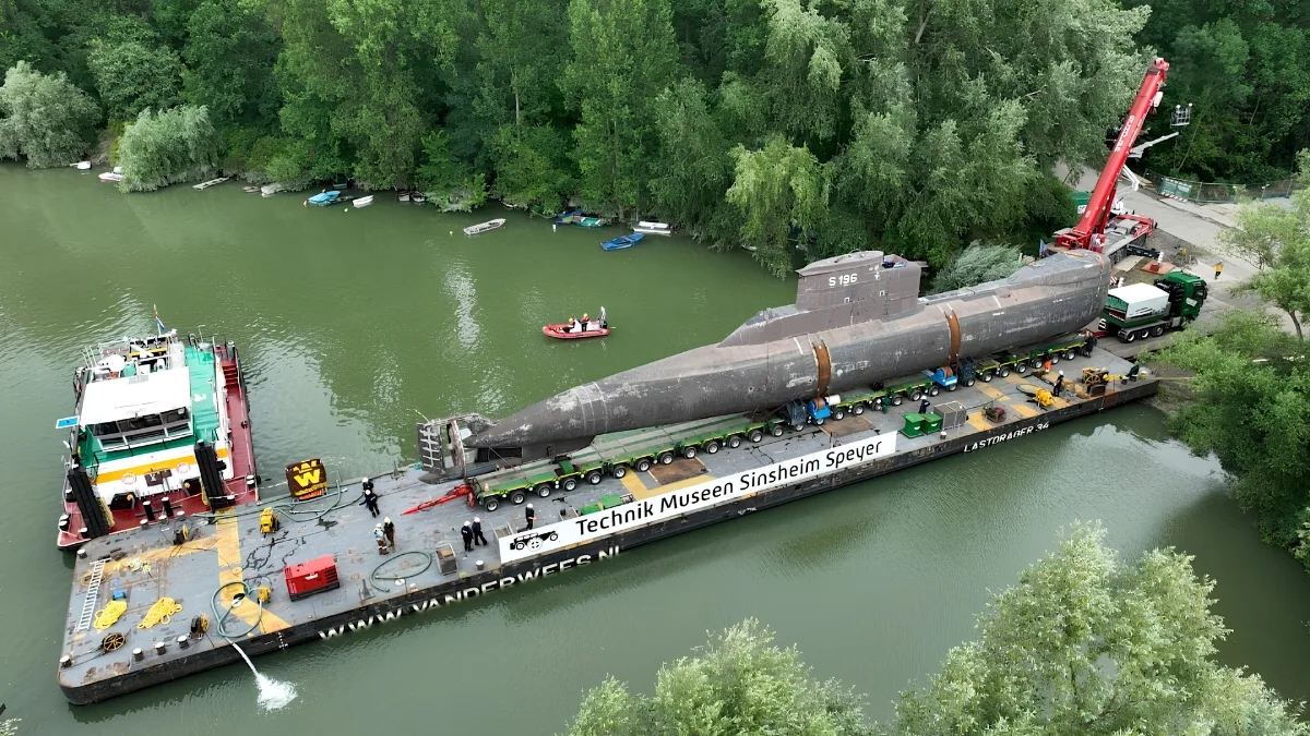 Com quase 50 metros de comprimento, o submarino U17 foi transportado por caminhão e pelos rios Reno e Neckar (Divulgação: Museu Técnico de Sinsheim e Speyer)