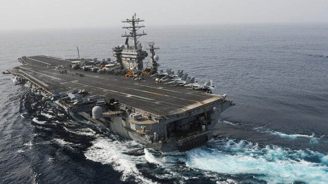 O USS Nimitz é um dos maiores porta-aviões nucleares do mundo, com mais de 330 metros de comprimento e capacidade para cerca de 6 mil pessoas (Foto: US Navy/ Wikimedia Commons)