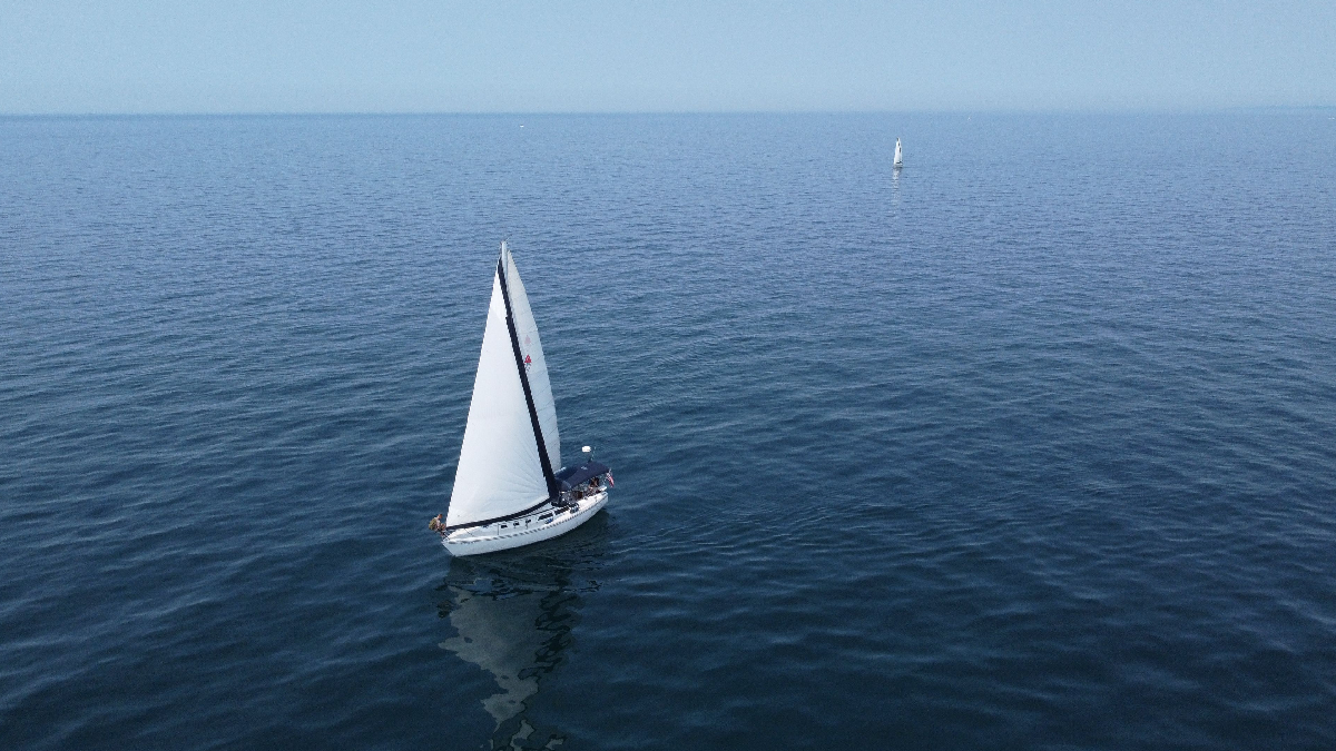 Velejador desaparecido foi encontrado vivo após enfrentar semanas de fome, isolamento e dificuldades no Oceano Pacífico (Foto: David Solce/ Pexels)