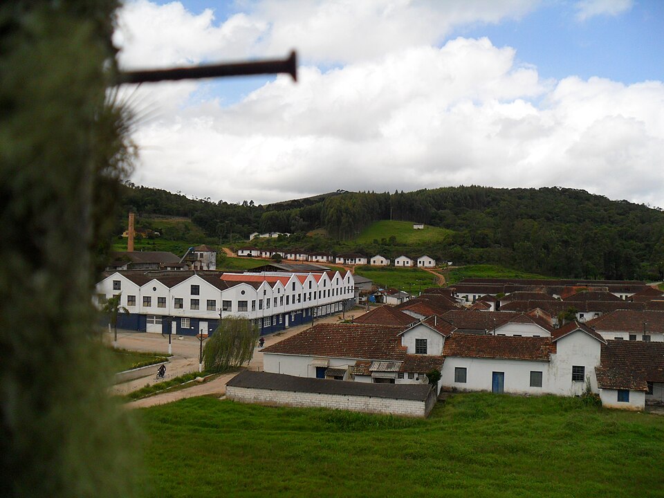 A antiga vila operária de Piedade reúne história, natureza e construções que atravessaram gerações (Foto: AdalbertoRex/ Wikimedia Commons)