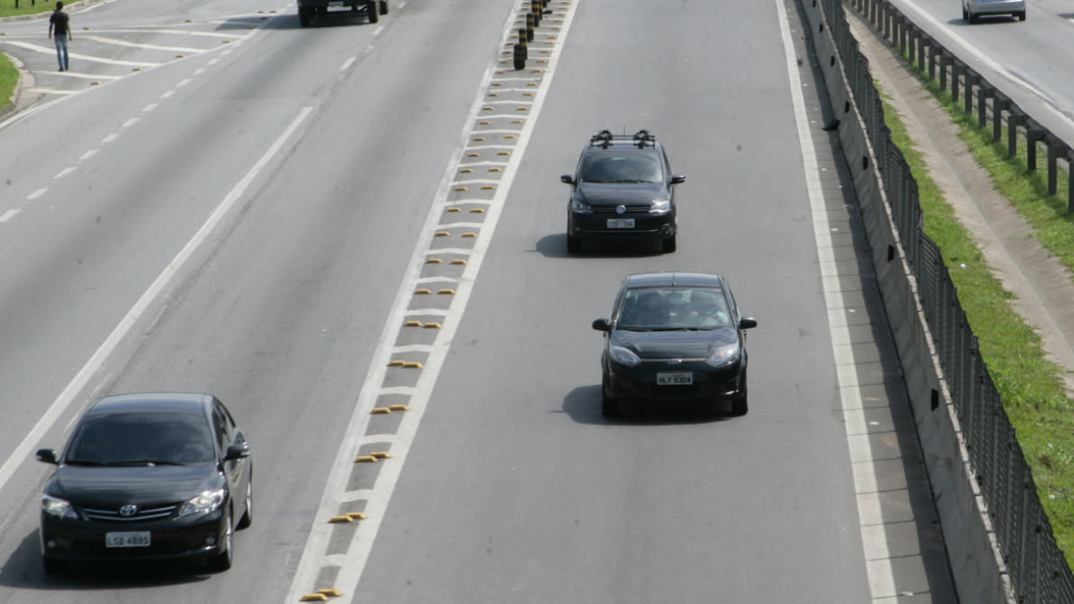 Dar passagem quando houver condições seguras é uma obrigação prevista no Código de Trânsito Brasileiro (Foto: Thiago Neme/ Gazeta de S. Paulo)