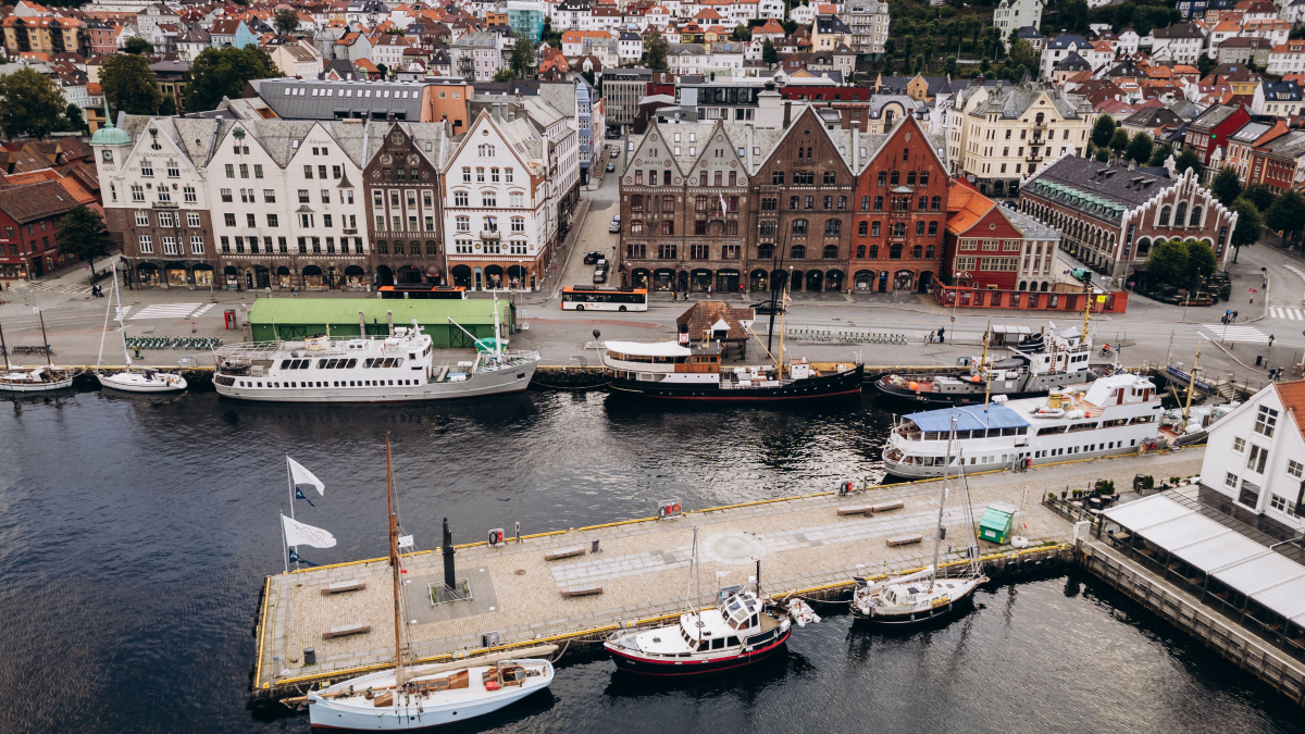 O modelo de trabalho norueguês desperta curiosidade ao combinar menor carga horária com alta produtividade (Foto: Jonathan Borba/ Pexels)