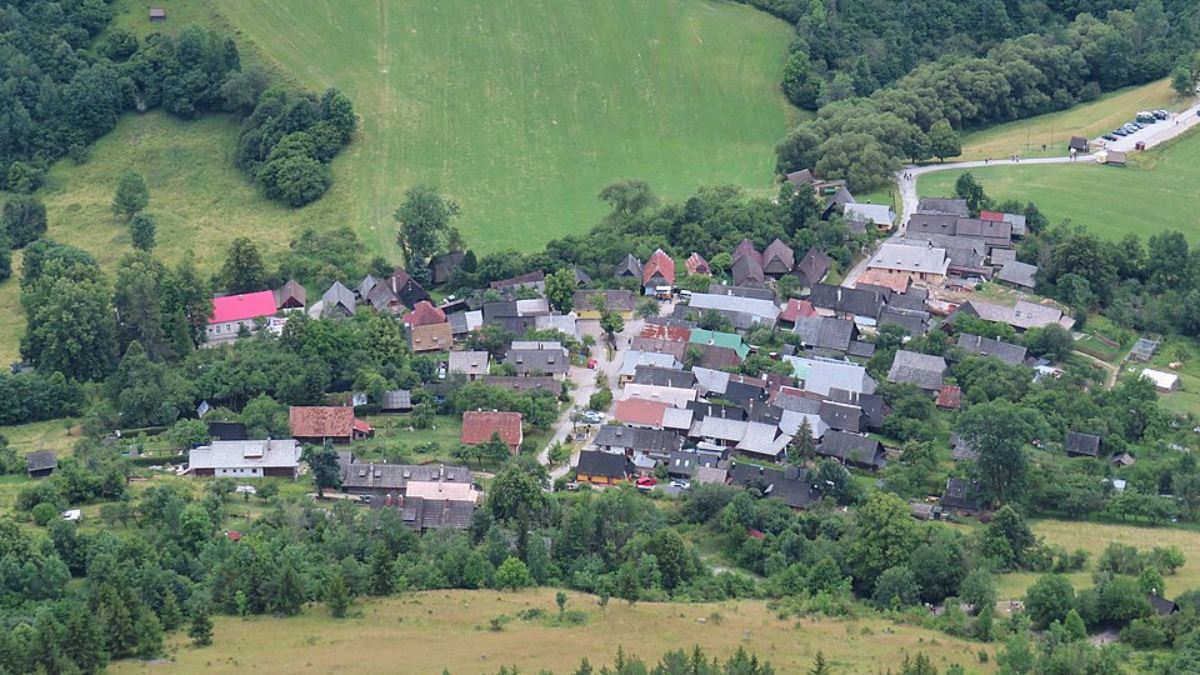 Vlkolínec vila na Eslováquia (Foto_ Fallaner_Wikimedia Commons)